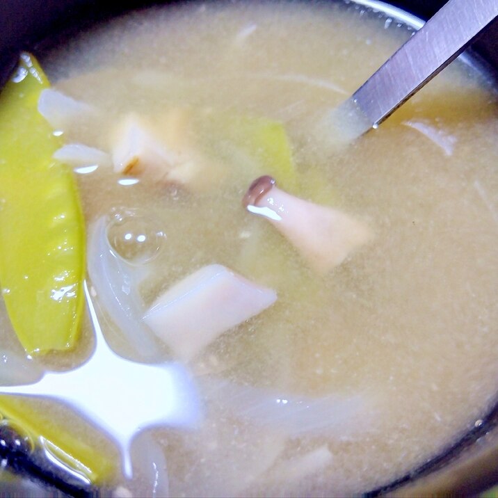 絹さやエリンギ玉ねぎ味噌汁